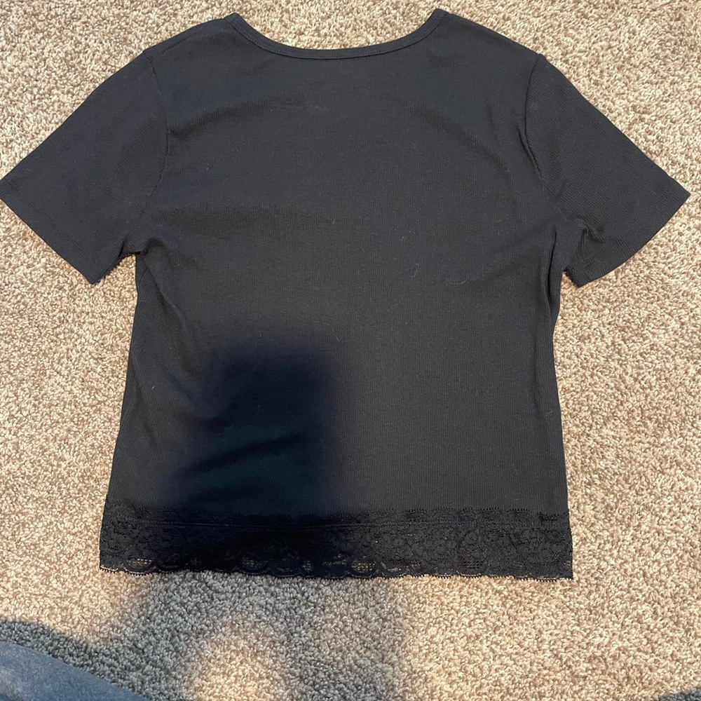 BLACK AND LACEY HOLLISTER BABY TEE